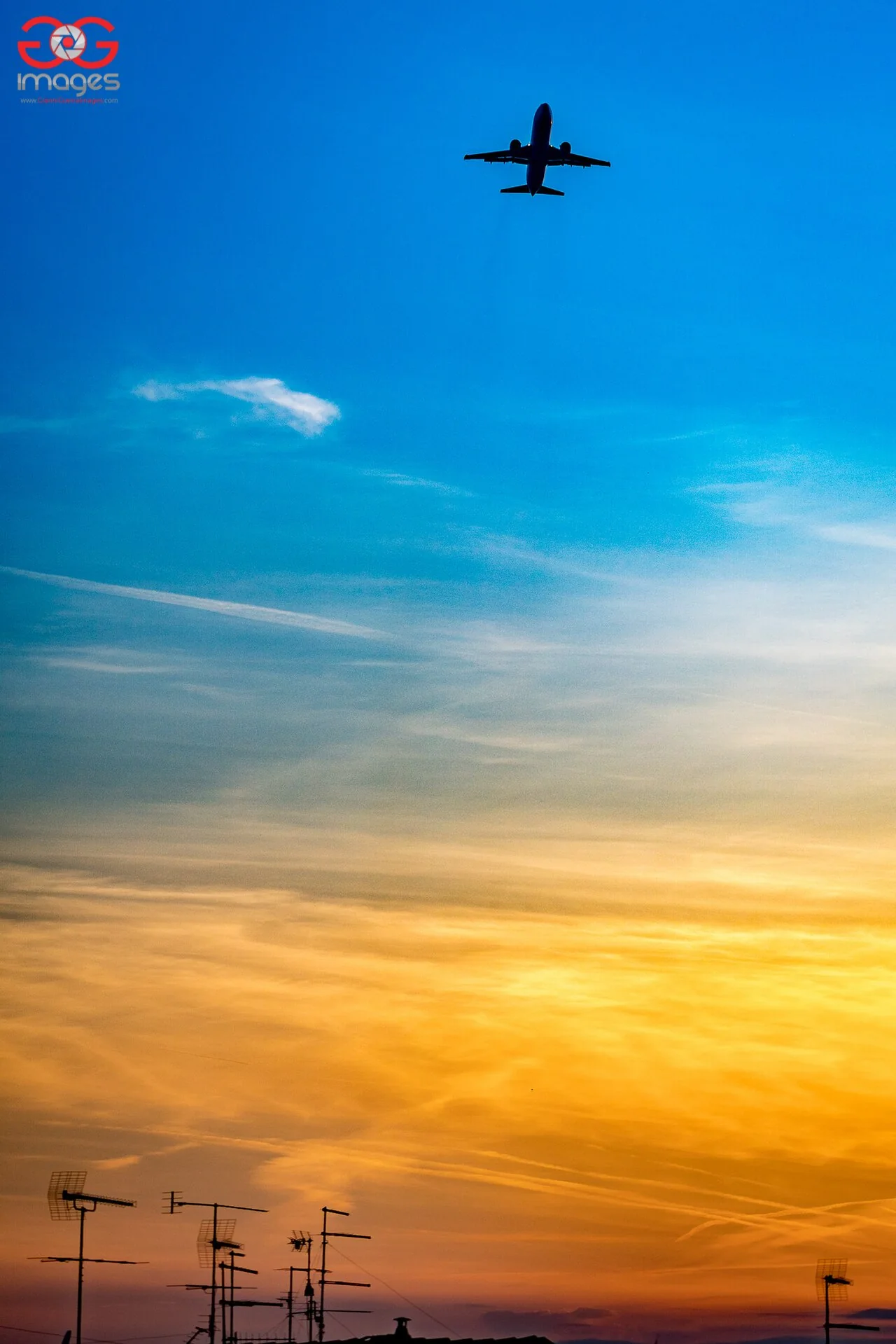 Aircraft at sunset for BanglaPlus88 Aviator strategy guidance